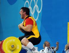 乐鱼体育-泰国选手创造举重世界纪录