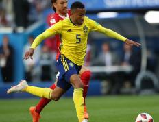 乐鱼app-欧洲杯预选赛疯狂冲击，赛场百态