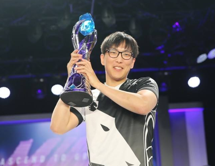 乐鱼app-TL横扫TSM,Deft团战一打五淘汰赛3:2(深圳)